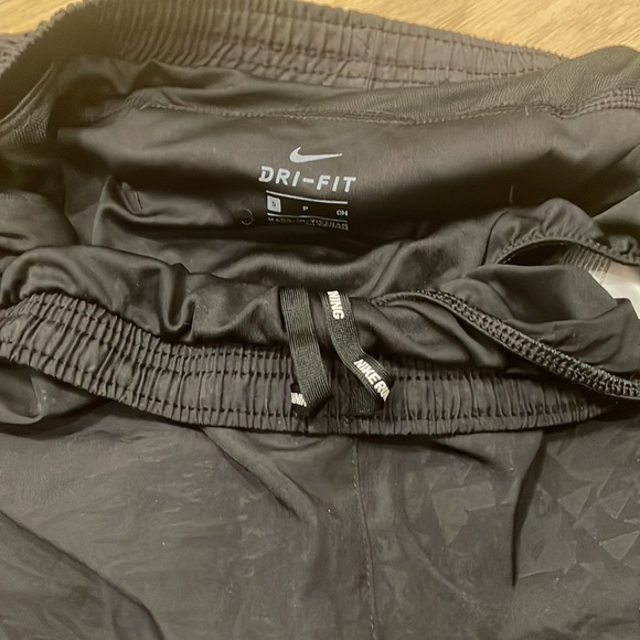 nike women’s small black shorts with cute patter never worn! - Picture 3 of 4